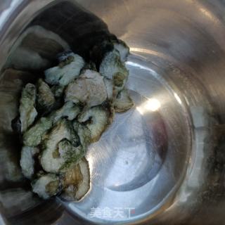 葱爆活海参的做法步调：4