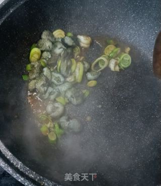 葱爆活海参的做法步调：9