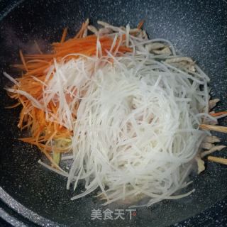肉丝炒单色萝卜的做法步调：7