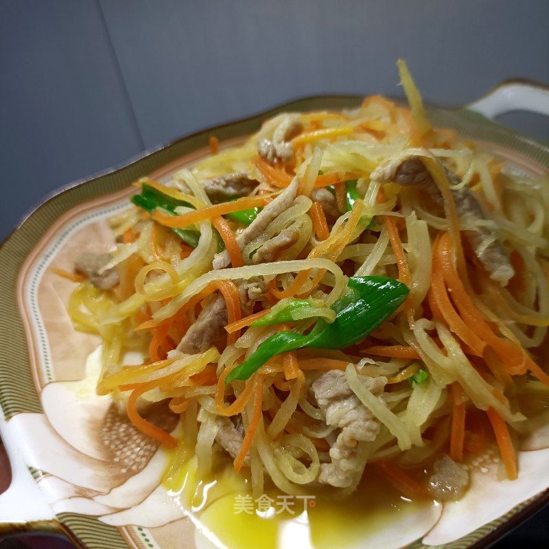 肉丝炒单色萝卜的做法