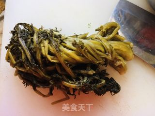 白烧圆肉蒸雪里蕻的做法步调：1