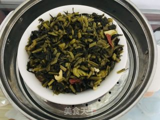 白烧圆肉蒸雪里蕻的做法步调：8
