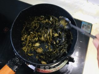白烧圆肉蒸雪里蕻的做法步调：3