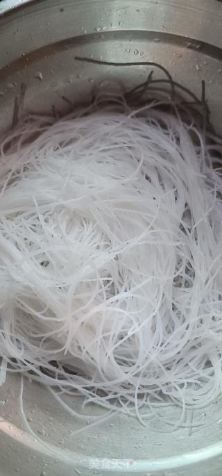 鲍鱼蒸粉丝的做法步调：1