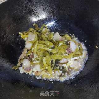 酸菜炒蕨菜的做法步调：7