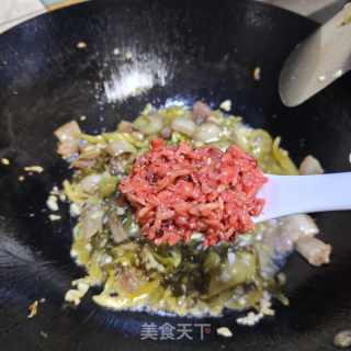 酸菜炒蕨菜的做法步调：8