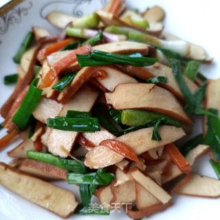 蒜苗炒豆干的做法步调：10