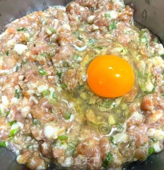 陈肉京彩云吞的做法步调：3