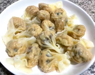 陈肉京彩云吞的做法步调：10