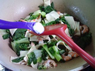 虾仁千张炒菜芯的做法步调：13