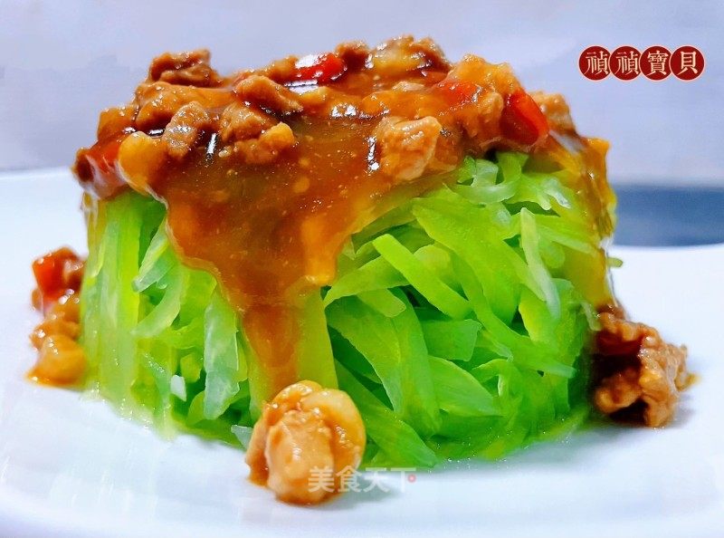 肉终盖莴笋丝的做法