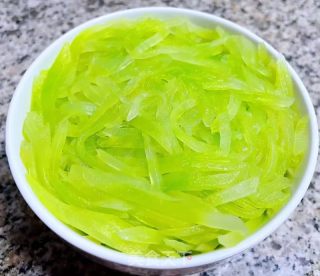 肉终盖莴笋丝的做法步调：13