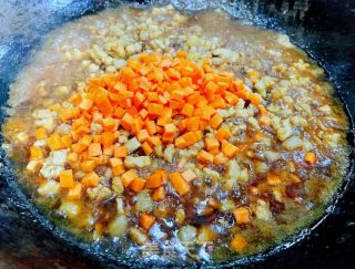 肉终盖莴笋丝的做法步调：8