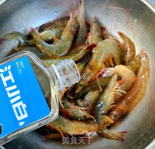 死腌活海虾的做法步调：5