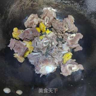 牛排骨萝卜汤的做法步调：7