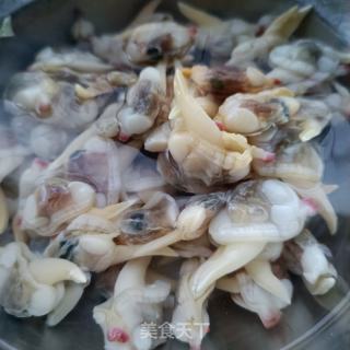 韭菜炒黄蛤肉的做法步调：1