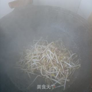 绿芽菜炒海参的做法步调：4