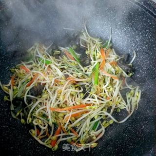 绿芽菜炒海参的做法步调：16