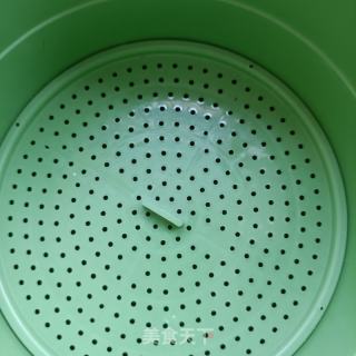 自觉绿芽菜的做法步调：1