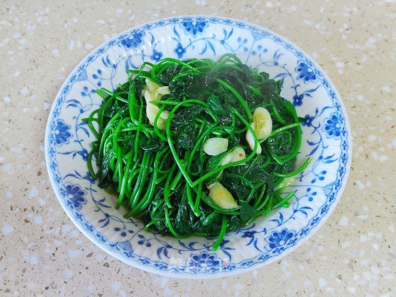 蒜喷鼻白薯叶的做法