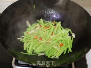 喷鼻芹炒羊肉的做法步调：9