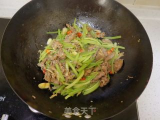 喷鼻芹炒羊肉的做法步调：11