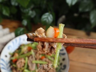 喷鼻芹炒羊肉的做法步调：13