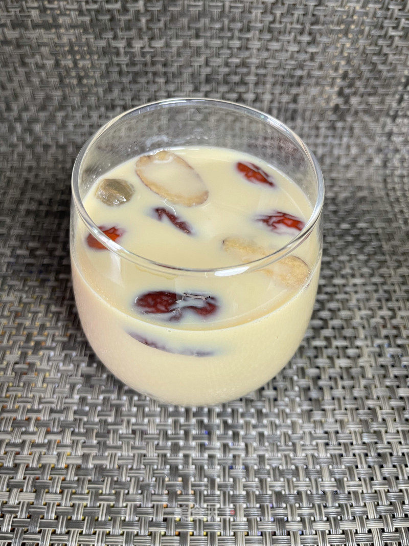 阿胶白枣桂圆奶茶的做法
