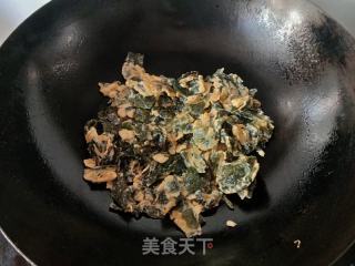 裙带菜炒鸡蛋的做法步调：7