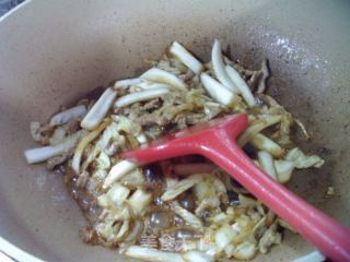 肥肉丝明白菜炒荞麦粑粑的做法步调：8