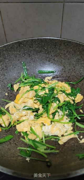 喷鼻菜炒鸡蛋的做法步调：10