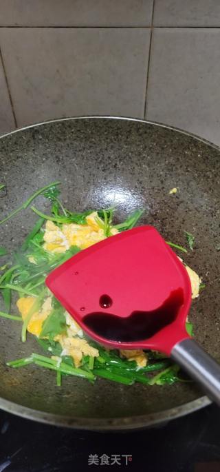 喷鼻菜炒鸡蛋的做法步调：9