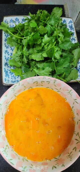喷鼻菜炒鸡蛋的做法步调：4