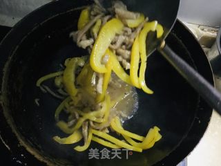 黄椒炒过油肉的做法步调：6