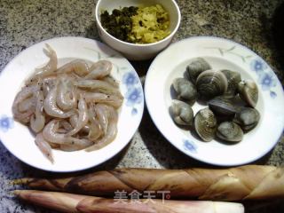 咸菜雷笋煮圆蛤江利剑虾的做法步调：1