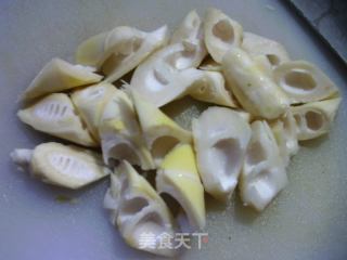 咸菜雷笋煮圆蛤江利剑虾的做法步调：3