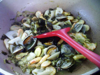 咸菜雷笋煮圆蛤江利剑虾的做法步调：10