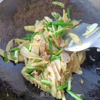 韭菜炒雷笋的做法步调：7