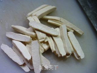 明白干炒雷笋的做法步调：2