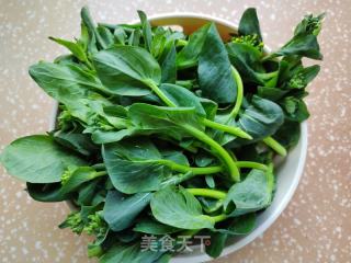 油豆腐炒青菜的做法步调：1