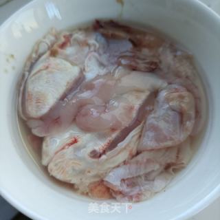 鸡蛋虾酱炒鱼纯的做法步调：1