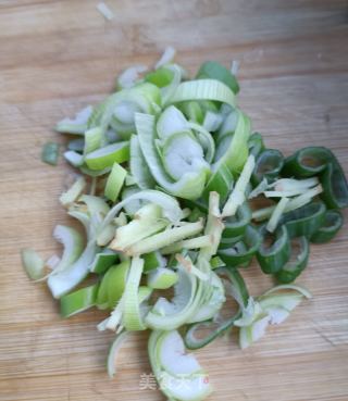 鸡蛋虾酱炒鱼纯的做法步调：2