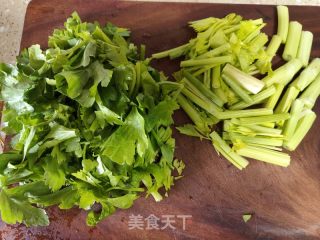 拌芹菜的做法步调：2