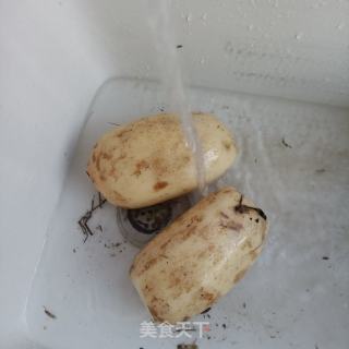 姜终陈醋藕的做法步调：1