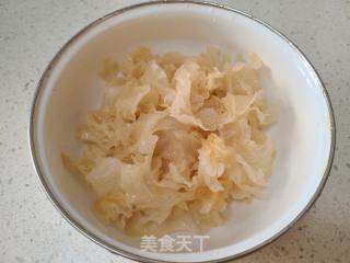 橘瓣银耳羹的做法步调：4
