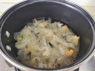 橘瓣银耳羹的做法步调：5