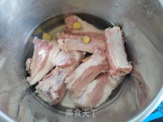 白烧单层仔排的做法步调：2