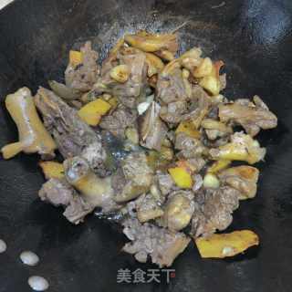 豉汁焖鸭的做法步调：7