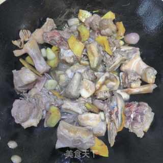 豉汁焖鸭的做法步调：6