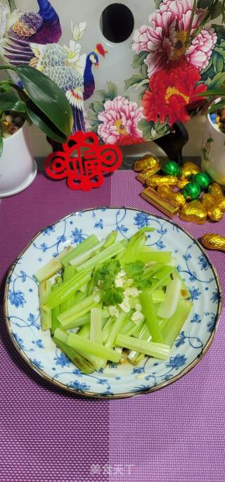 利剑灼西芹的做法步调：6
